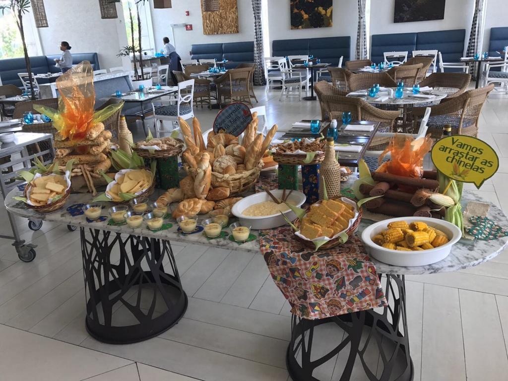 Sheraton Reserva Do Paiva Cabo de Santo Agostinho Εξωτερικό φωτογραφία A buffet at a hotel
